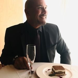 Meet your Posher, Raul m